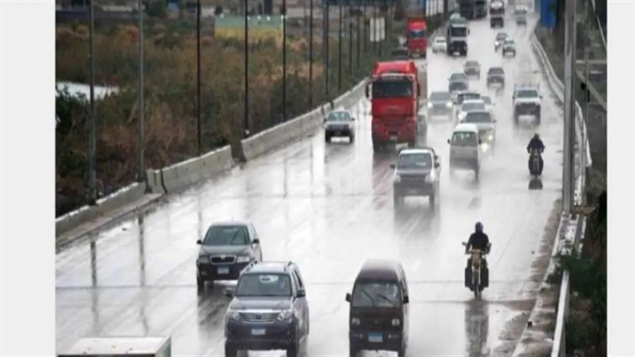 مع بداية التقلبات الجوية.. أمطار رعدية تجتاح السواحل الغربية للبلاد